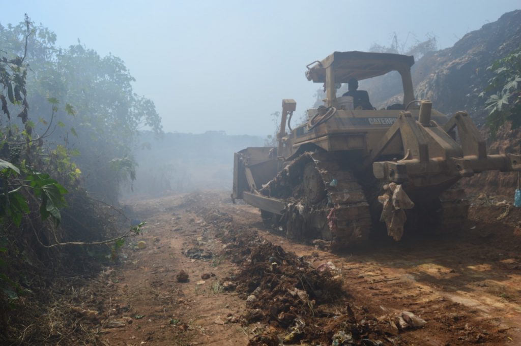 Siguen Trabajos Para El Control De Incendio En El Basurero De Tapachula