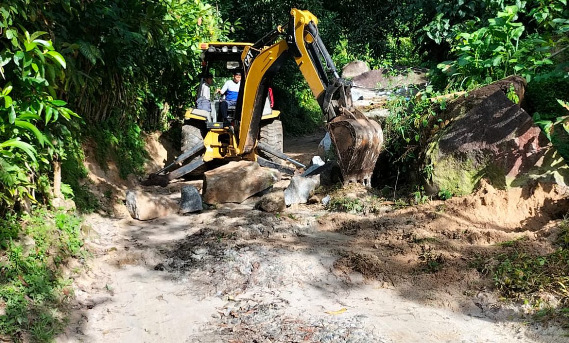 Protección Civil continúa con limpieza de caminos en Tapachula