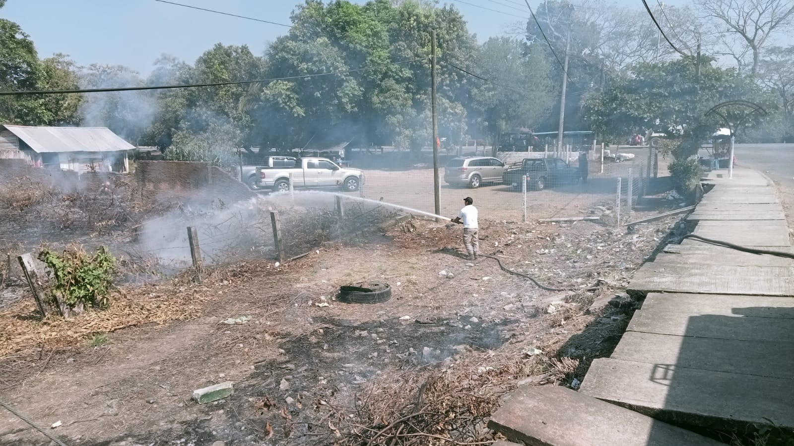 Protección Civil de Tapachula sofoca incendios de pastizales