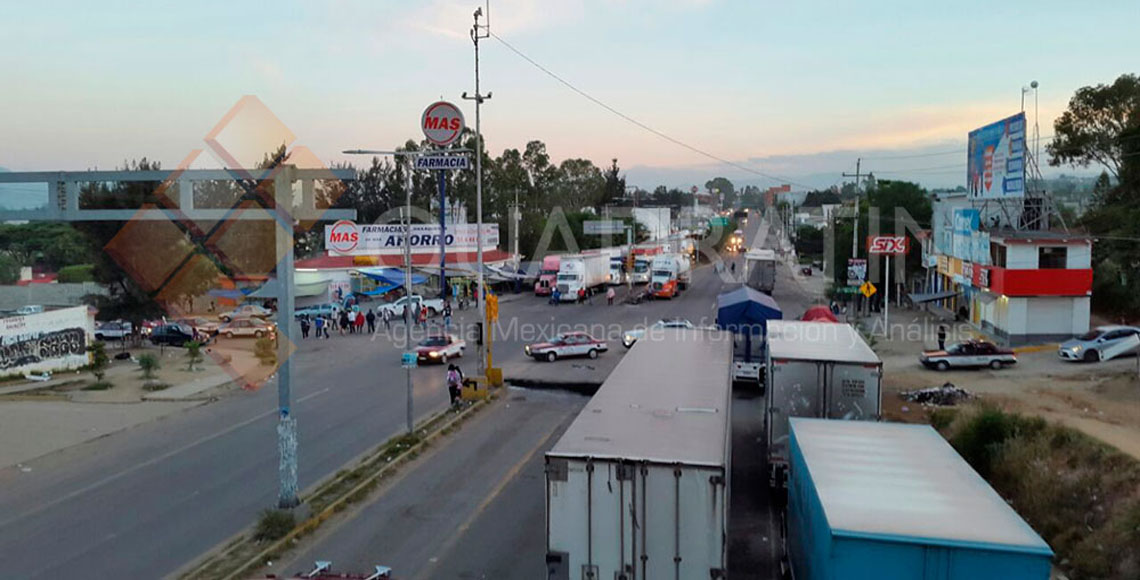 Permanece Bloqueo De Maestros En El Crucero De Hacienda Blanca En Oaxaca