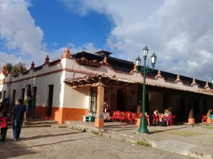 Reparan mercado de dulces y artesanías de San Cristóbal de las Casas