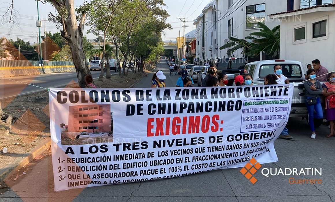 Bloquean la Autopista en Chilpancingo vecinos en zonas de riesgo ...