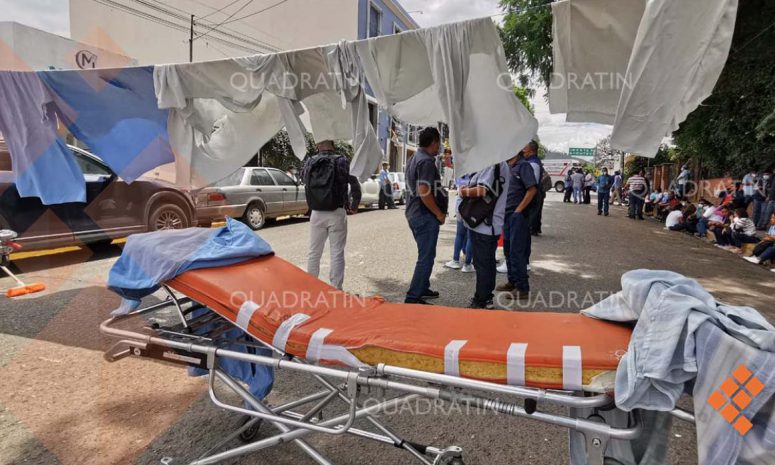 Trabajadores exhiben carencias en el hospital civil de Oaxaca