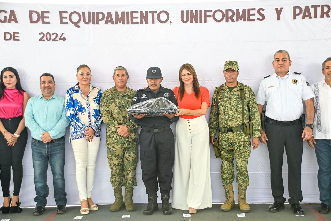 Ayuntamiento entrega patrullas, equipamiento y uniformes a policías