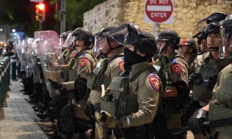 Despliega gobernador de Texas a la Guardia Nacional por protestas 