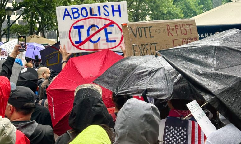 Repudian medidas de Trump en marcha en Bryant Park, NY