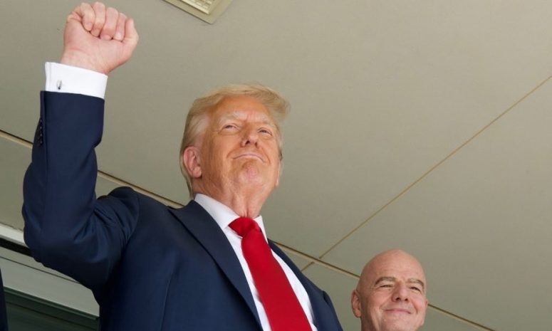 Recibe Trump abucheos al entregar medallas en final del Mundial de Clubes