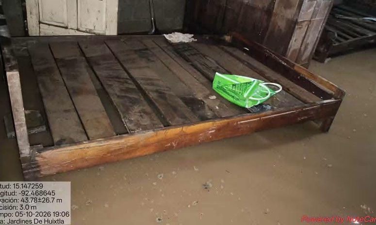 Inundaciones y socavón en Huixtla por intensas lluvias