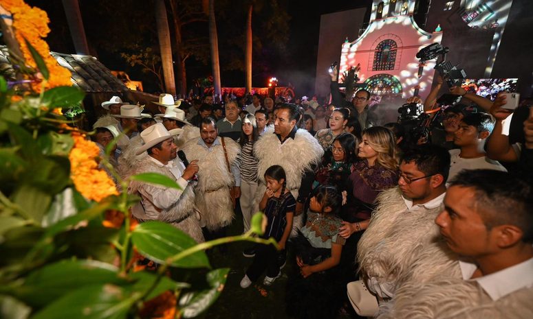 Eduardo Ramírez y Sofía Espinoza honran las raíces y la espiritualidad de Chamula con el Día de las Almas
